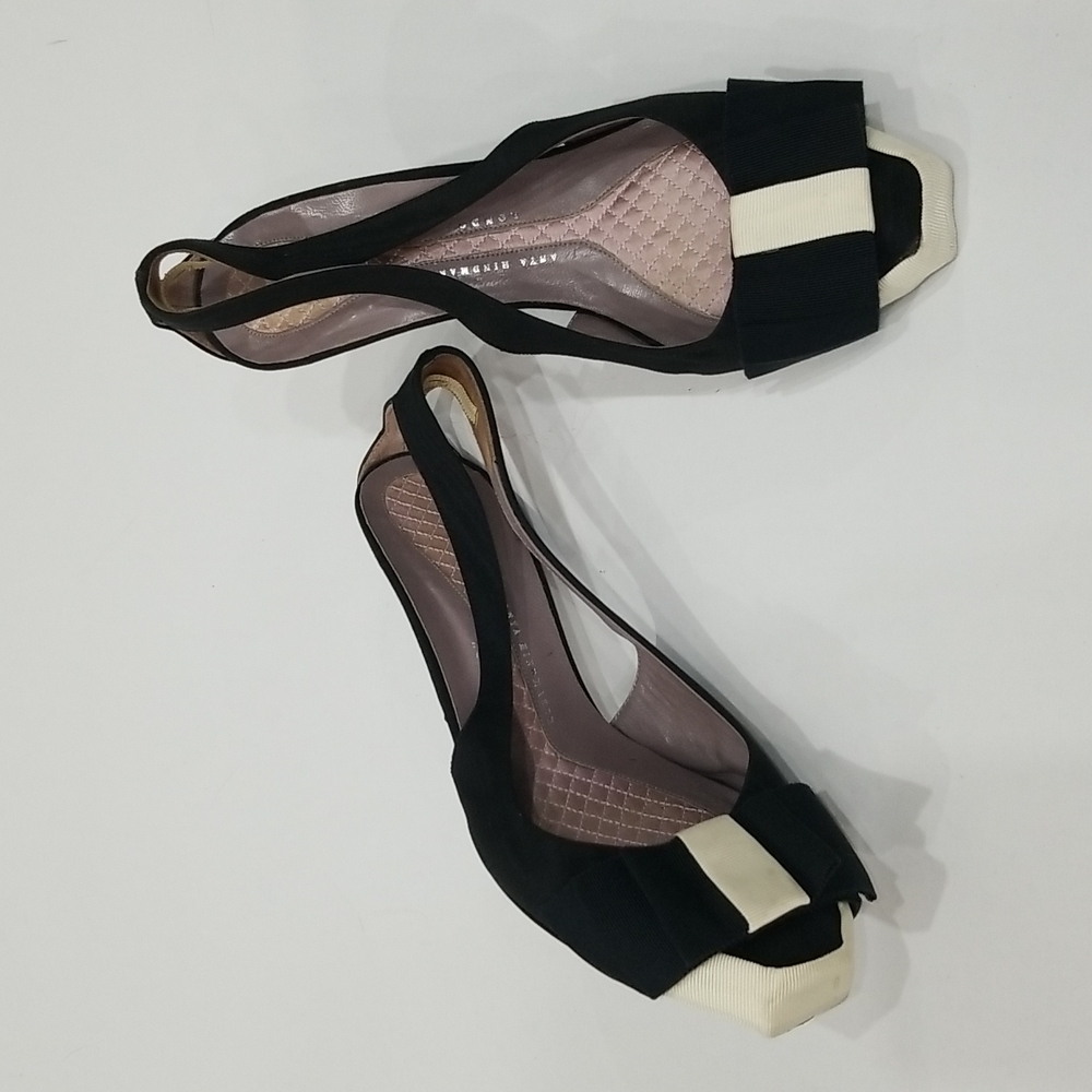 Vero Cuoio Anya Hindmarch Flat Toe Heels